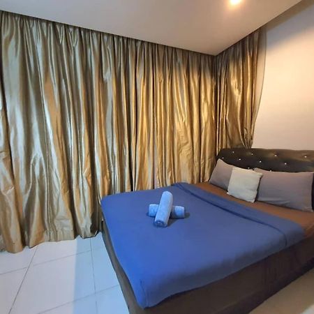 Regalia Suites With Infinity Pool Klcc By Staycation Homes クアラルンプール エクステリア 写真