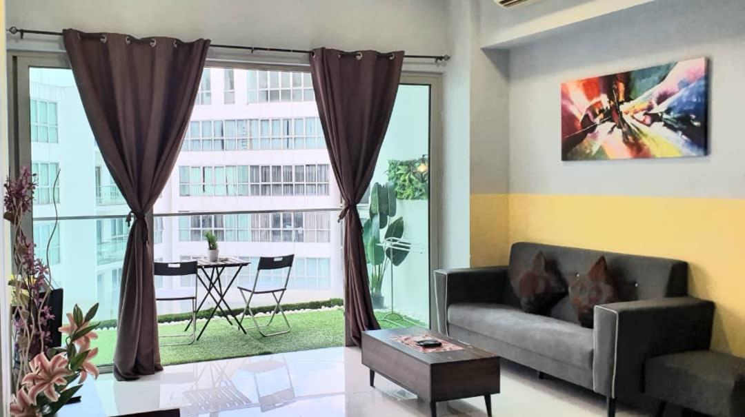 Regalia Suites With Infinity Pool Klcc By Staycation Homes クアラルンプール エクステリア 写真