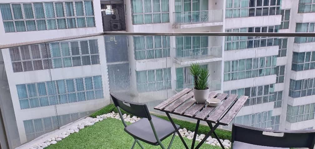 Regalia Suites With Infinity Pool Klcc By Staycation Homes クアラルンプール エクステリア 写真