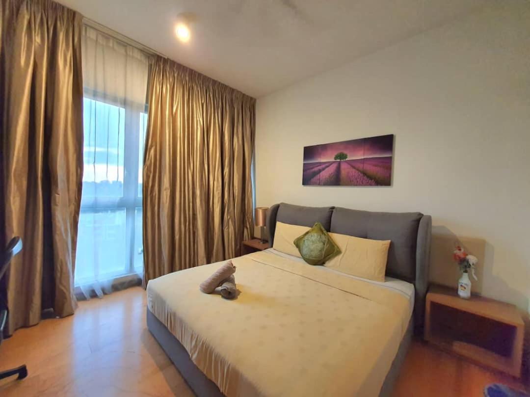 Regalia Suites With Infinity Pool Klcc By Staycation Homes クアラルンプール エクステリア 写真