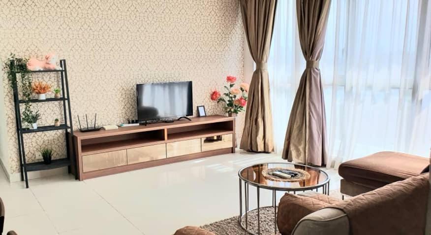 Regalia Suites With Infinity Pool Klcc By Staycation Homes クアラルンプール エクステリア 写真