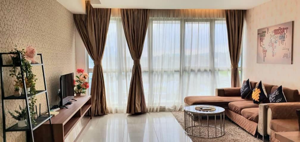 Regalia Suites With Infinity Pool Klcc By Staycation Homes クアラルンプール エクステリア 写真