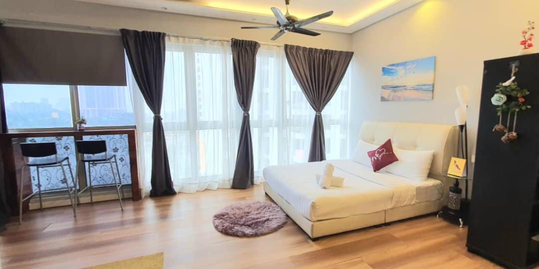 Regalia Suites With Infinity Pool Klcc By Staycation Homes クアラルンプール エクステリア 写真