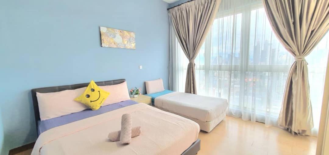 Regalia Suites With Infinity Pool Klcc By Staycation Homes クアラルンプール エクステリア 写真