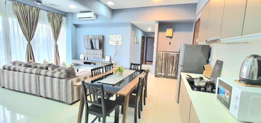 Regalia Suites With Infinity Pool Klcc By Staycation Homes クアラルンプール エクステリア 写真