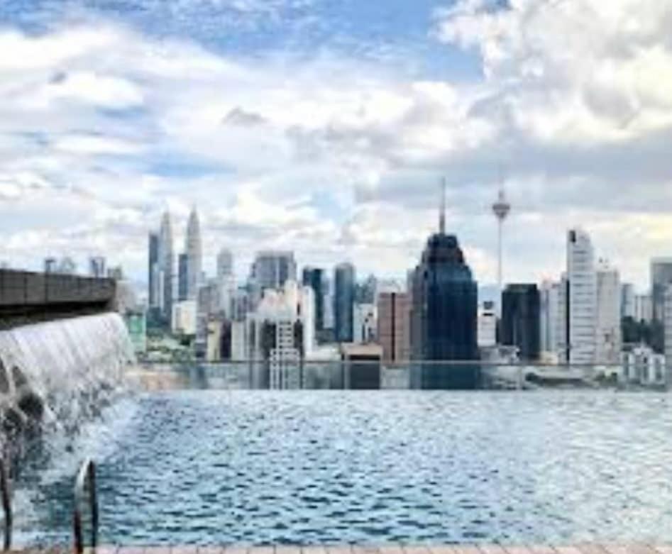 Regalia Suites With Infinity Pool Klcc By Staycation Homes クアラルンプール エクステリア 写真