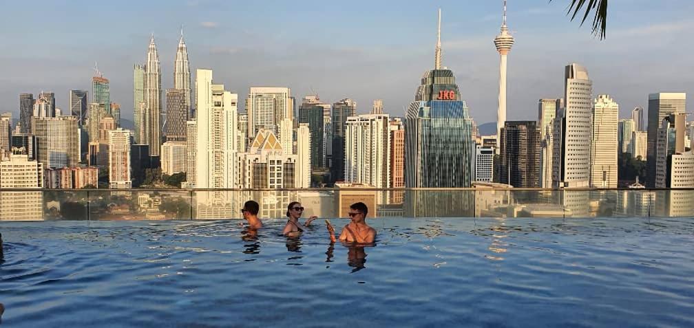 Regalia Suites With Infinity Pool Klcc By Staycation Homes クアラルンプール エクステリア 写真