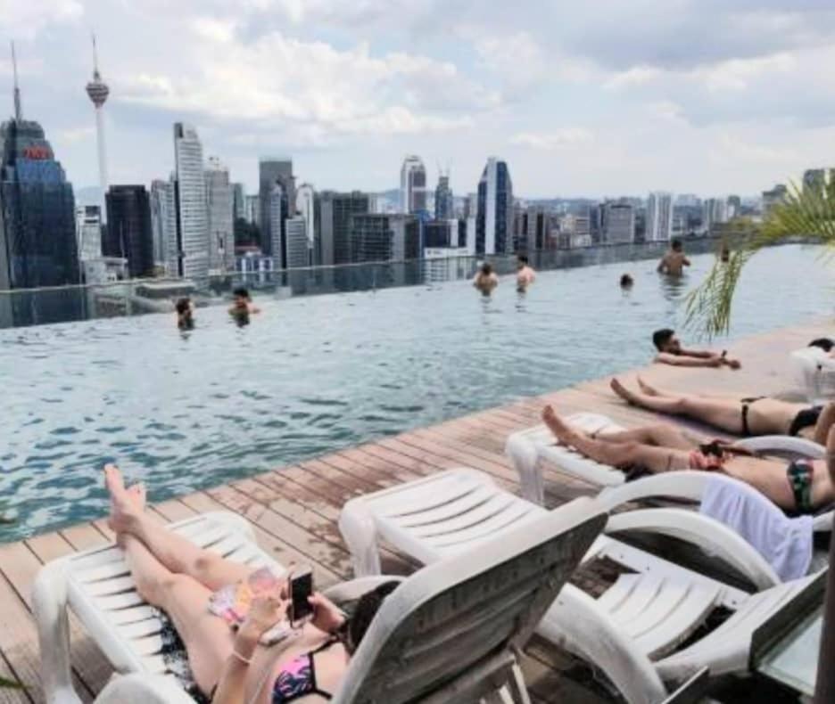 Regalia Suites With Infinity Pool Klcc By Staycation Homes クアラルンプール エクステリア 写真