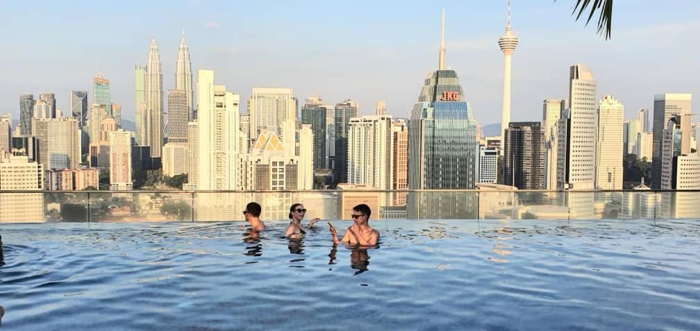 Regalia Suites With Infinity Pool Klcc By Staycation Homes クアラルンプール エクステリア 写真