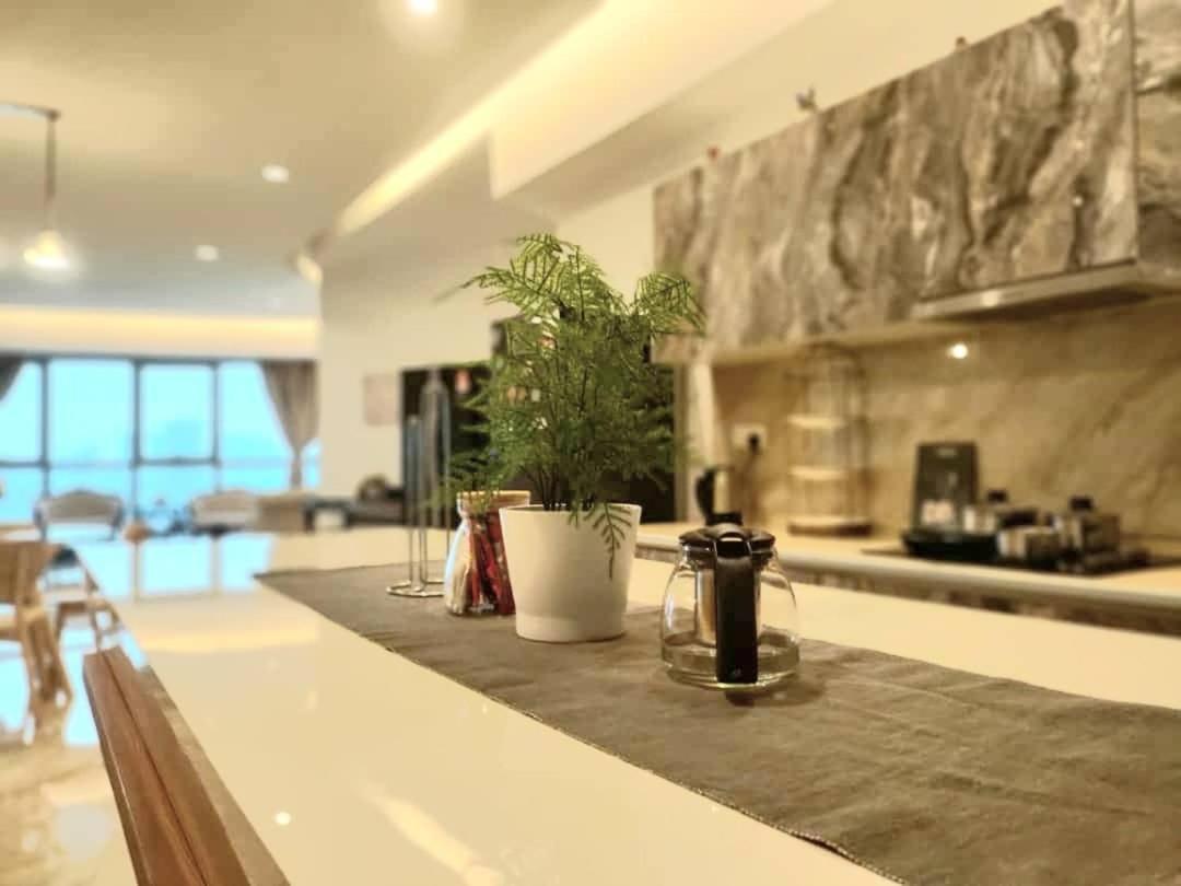 Regalia Suites With Infinity Pool Klcc By Staycation Homes クアラルンプール エクステリア 写真