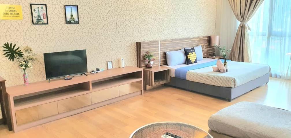 Regalia Suites With Infinity Pool Klcc By Staycation Homes クアラルンプール エクステリア 写真