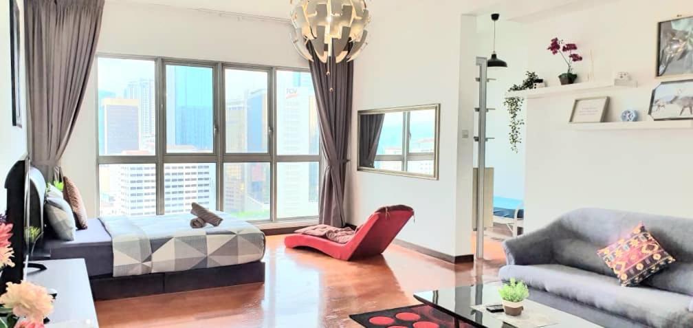 Regalia Suites With Infinity Pool Klcc By Staycation Homes クアラルンプール エクステリア 写真