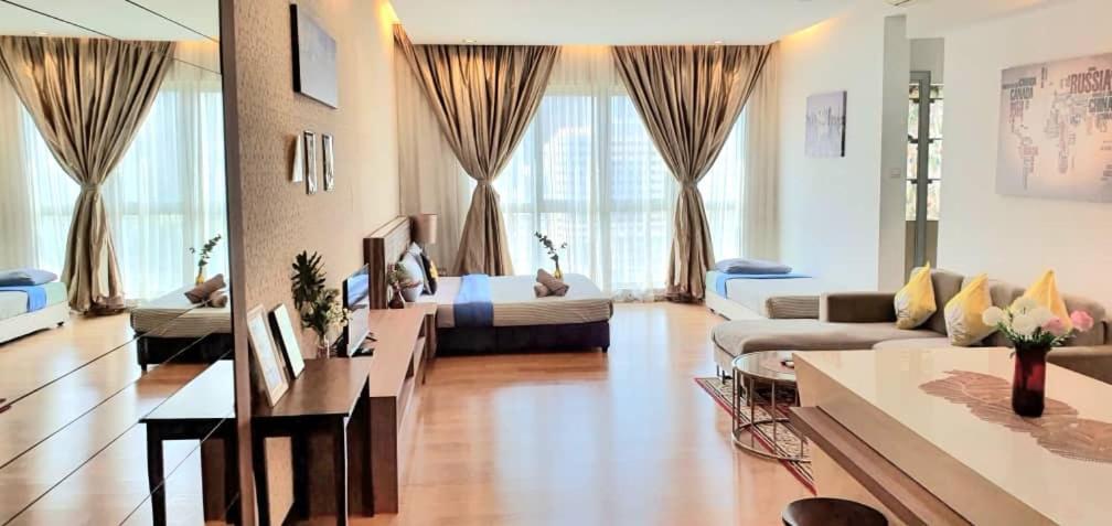 Regalia Suites With Infinity Pool Klcc By Staycation Homes クアラルンプール エクステリア 写真
