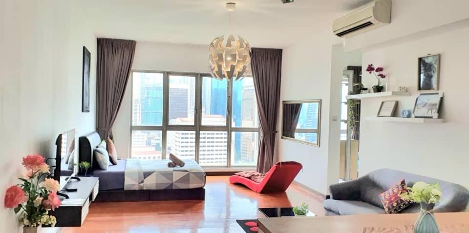 Regalia Suites With Infinity Pool Klcc By Staycation Homes クアラルンプール エクステリア 写真