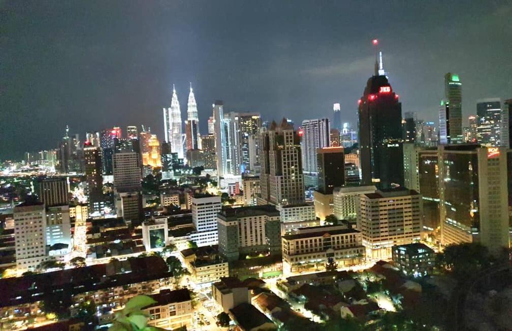 Regalia Suites With Infinity Pool Klcc By Staycation Homes クアラルンプール エクステリア 写真
