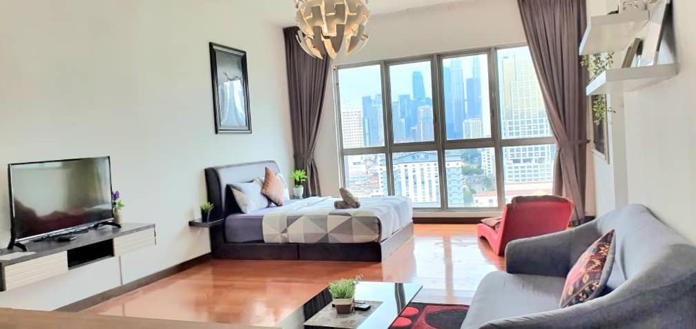 Regalia Suites With Infinity Pool Klcc By Staycation Homes クアラルンプール エクステリア 写真